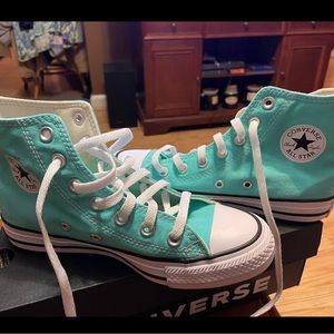 Brand new women’s converse